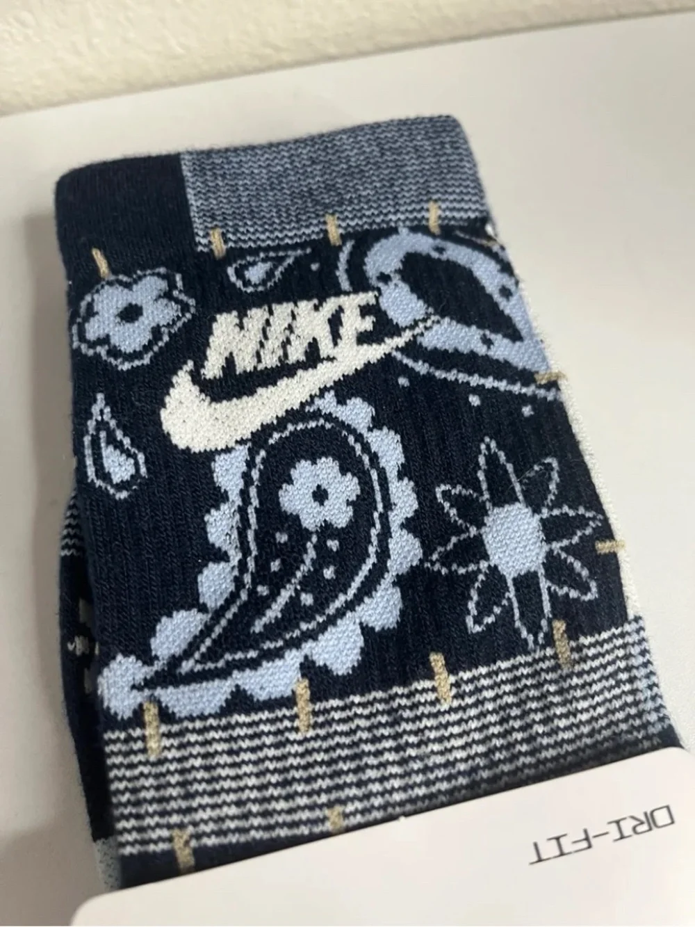 Nike Men's Navy Paisley Everyday Essential Socks - 1 Pair •size 6-10women